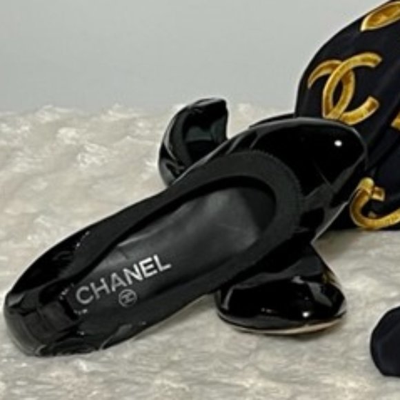 CHANEL Black Patent Leather CC Scrunch Block Heel Pumps EU Size 36, US Size 6 - Picture 2 of 15